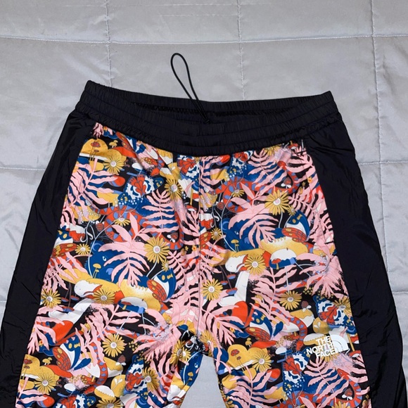 North Face Printed Hydrenaline 2000 Jogger Pants - Picture 7 of 11